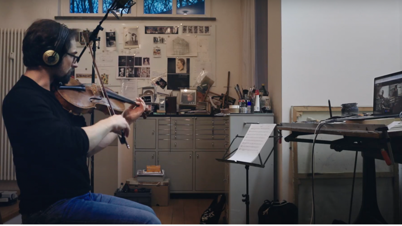 Raphael Gudrun rehearsing with the Susanne Paul Quartett // © Die Digitale Bühne